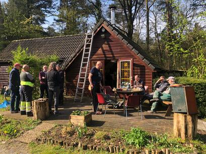 afbeelding klusdag in bijennatuurtuin